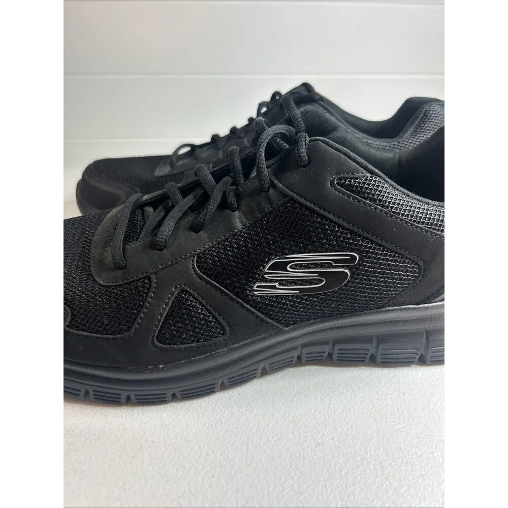 Skechers Men’s Sneakers Size 12 Wide Black MemoryFoam Black Lace Up Light